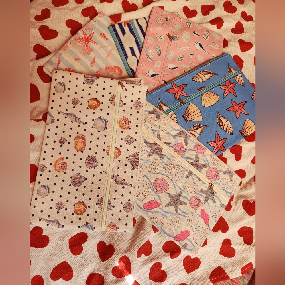 ALL NWT Seashell Print Wristlet Clutched Double Zipper